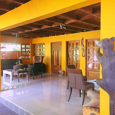 Madre Selva Hostel Puerto Viejo de Talamanca Bagian luar foto