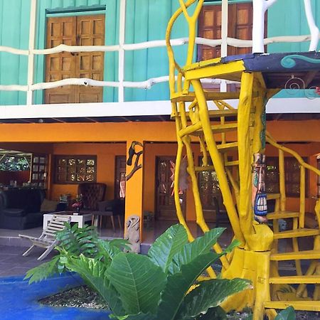Madre Selva Hostel Puerto Viejo de Talamanca Bagian luar foto