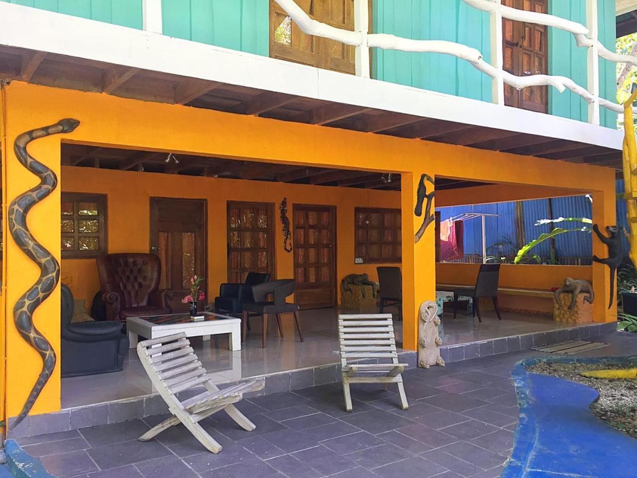 Madre Selva Hostel Puerto Viejo de Talamanca Bagian luar foto
