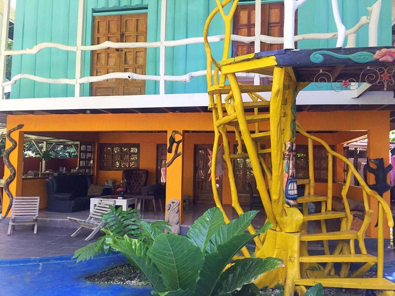 Madre Selva Hostel Puerto Viejo de Talamanca Bagian luar foto