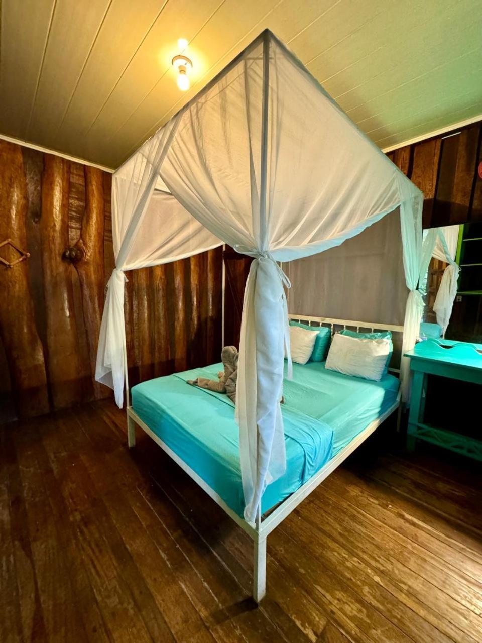 Madre Selva Hostel Puerto Viejo de Talamanca Bagian luar foto