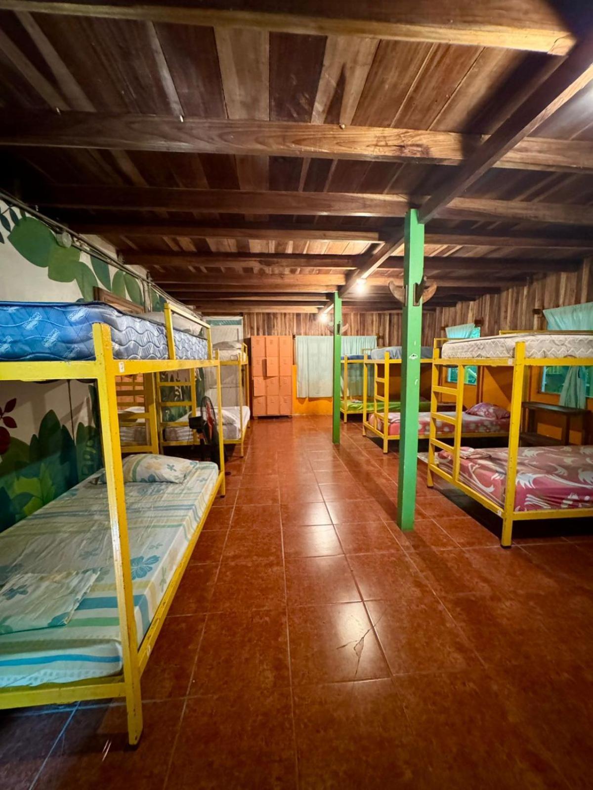 Madre Selva Hostel Puerto Viejo de Talamanca Bagian luar foto