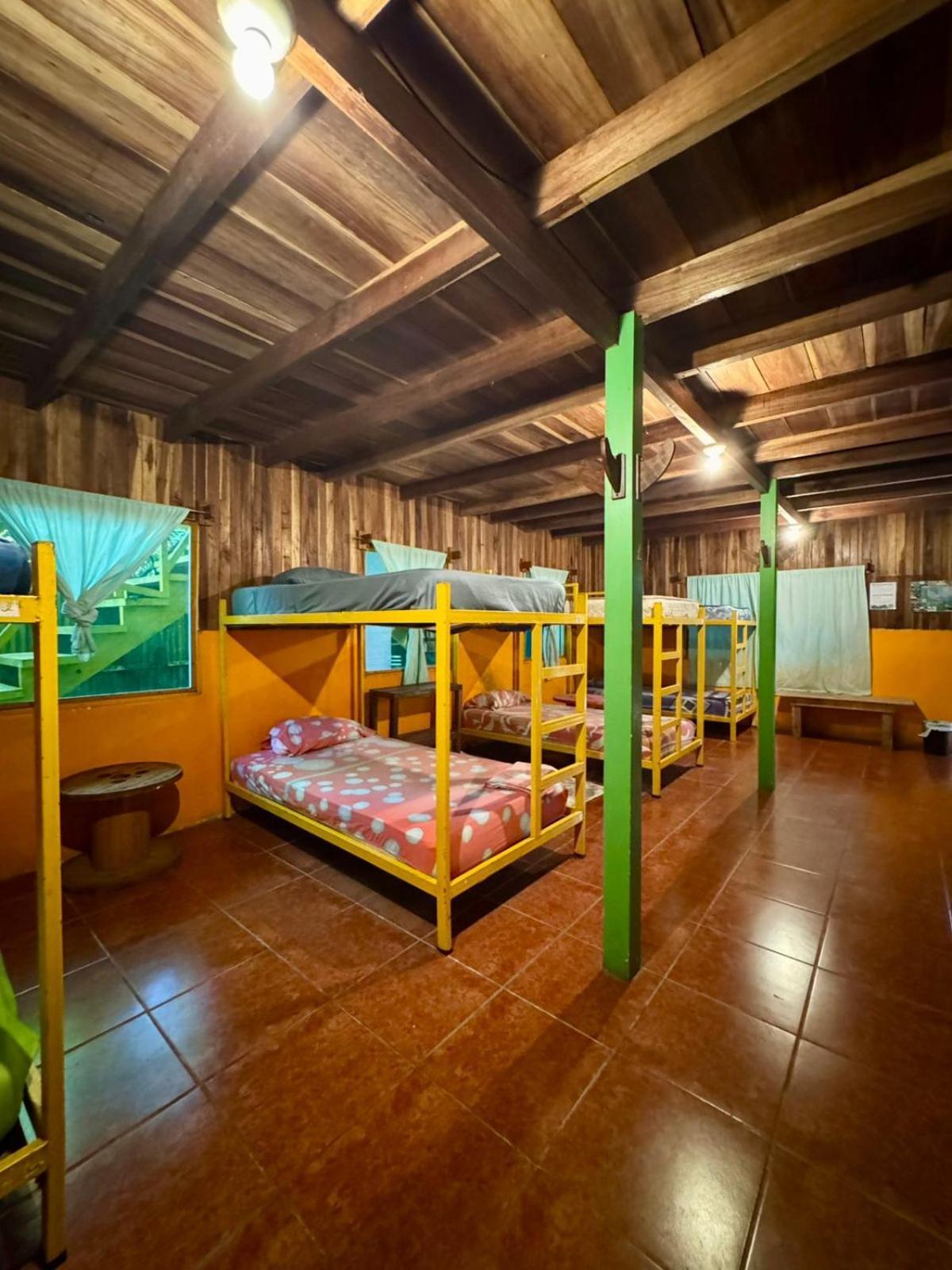 Madre Selva Hostel Puerto Viejo de Talamanca Bagian luar foto