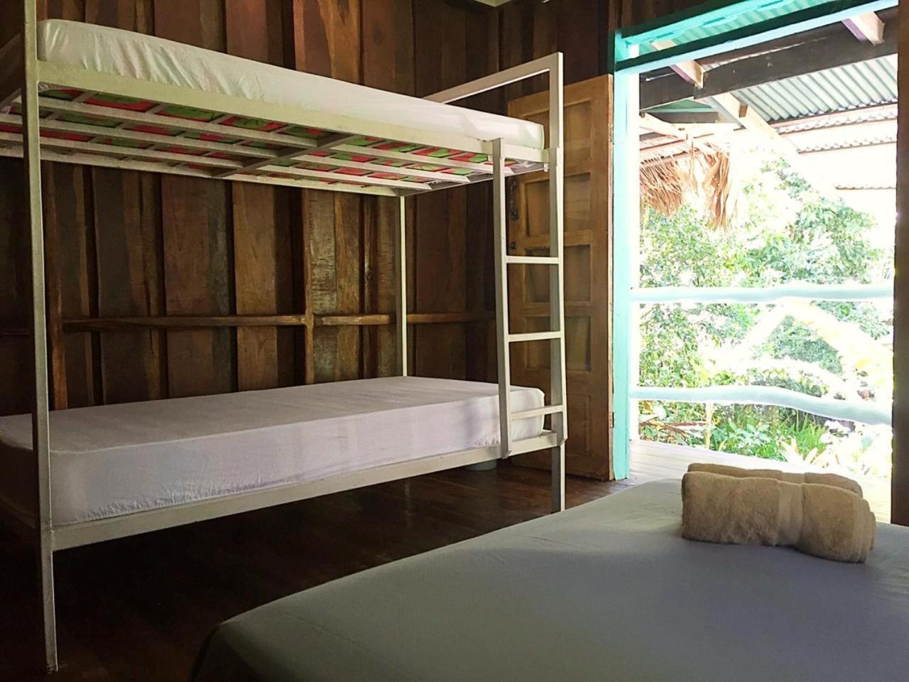 Madre Selva Hostel Puerto Viejo de Talamanca Bagian luar foto