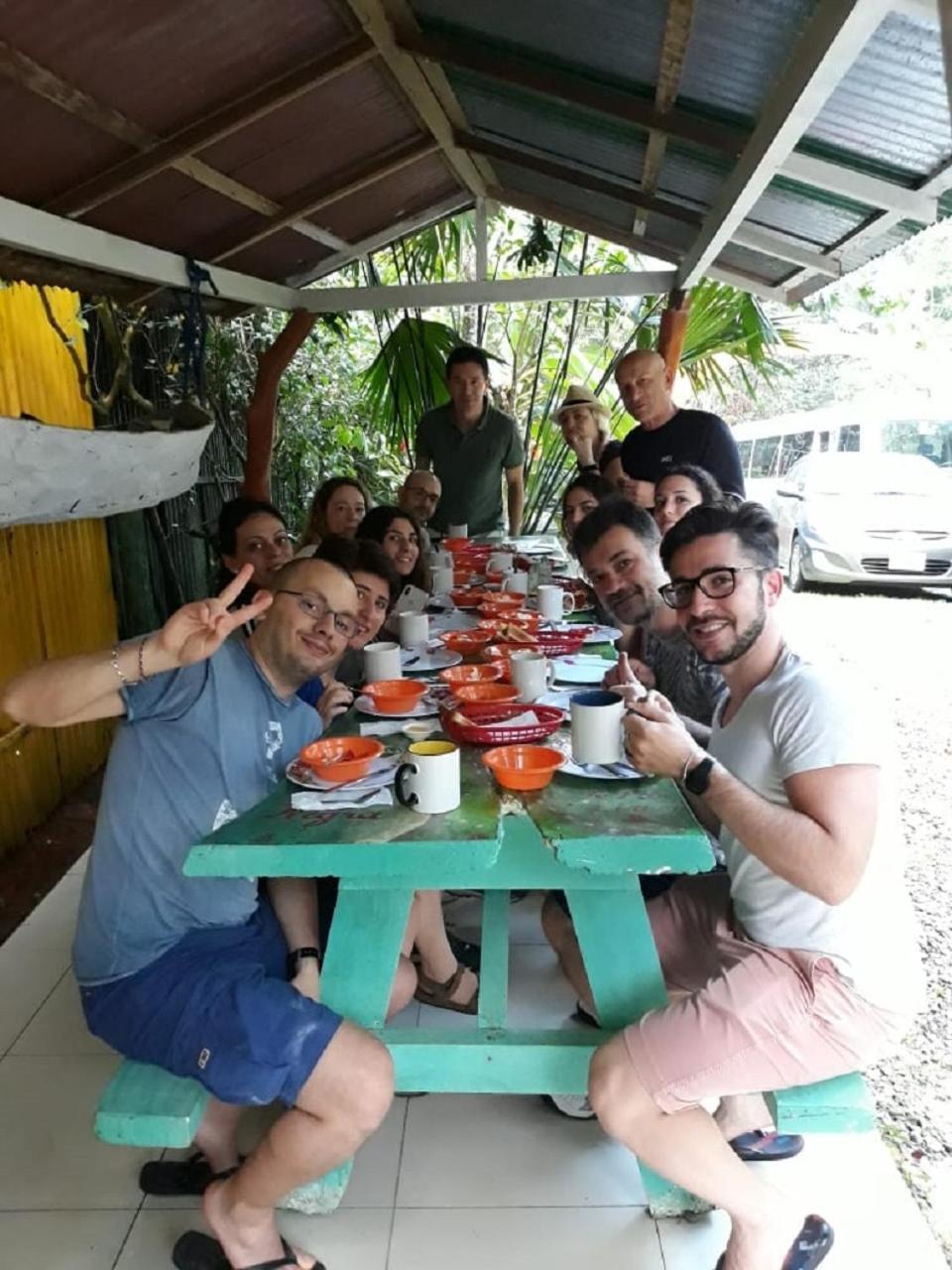 Madre Selva Hostel Puerto Viejo de Talamanca Bagian luar foto